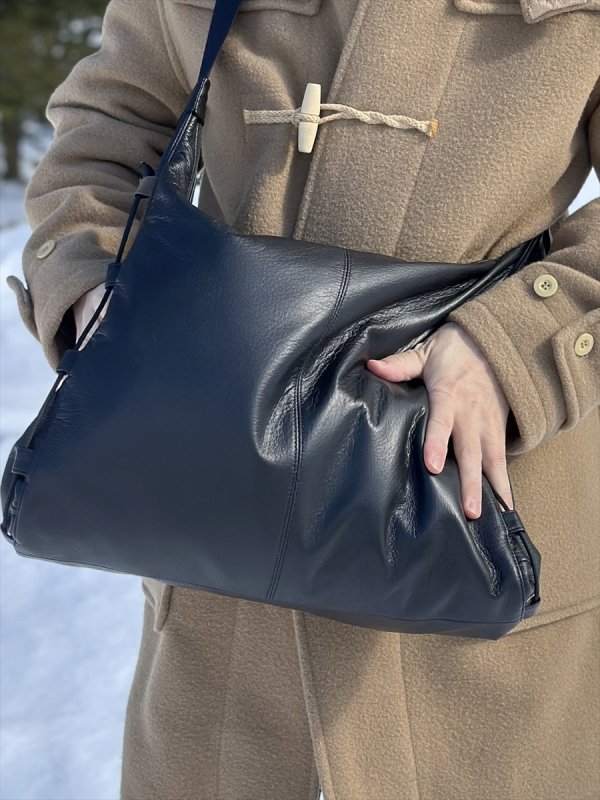 天然エゾ鹿革のショルダーバッグ