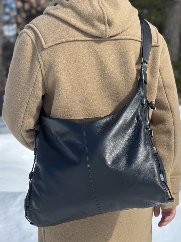 天然エゾ鹿革のショルダーバッグ