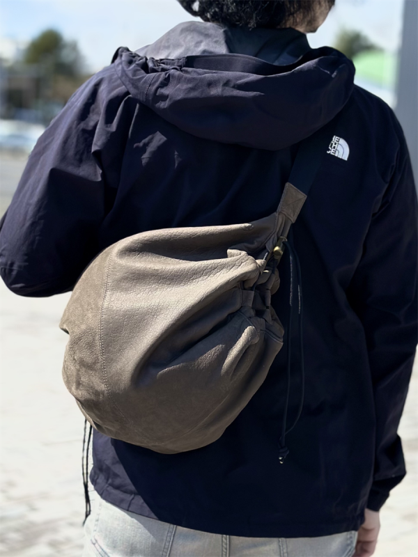 天然エゾ鹿革のショルダーバッグ