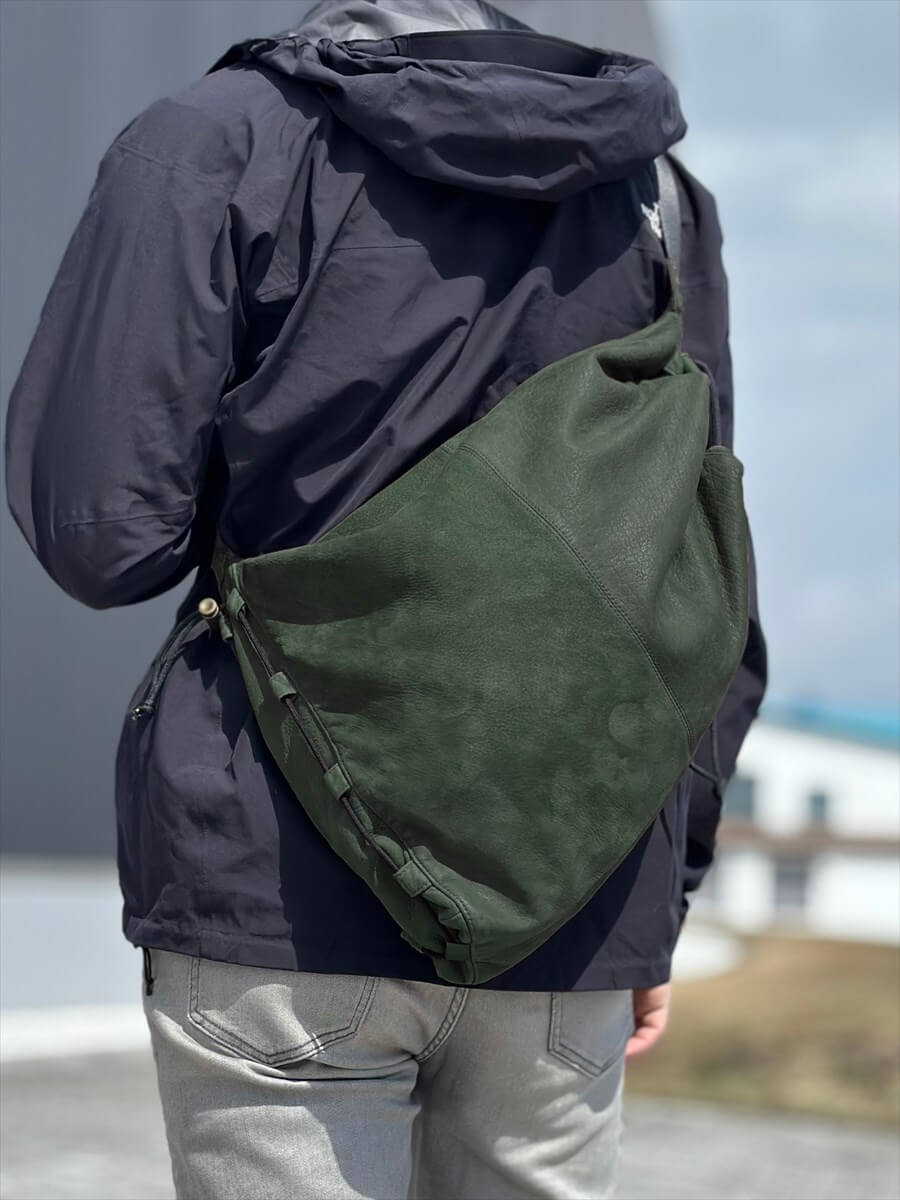 天然エゾ鹿革のショルダーバッグ