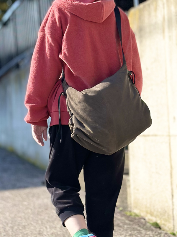 天然エゾ鹿革のショルダーバッグ