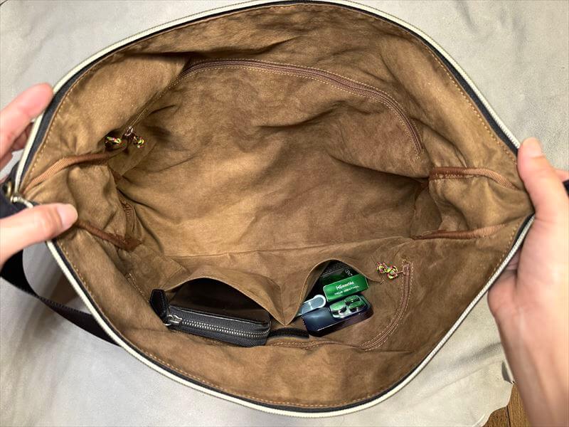 天然エゾ鹿革のショルダーバッグ