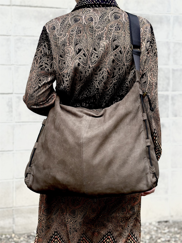 天然エゾ鹿革のショルダーバッグ