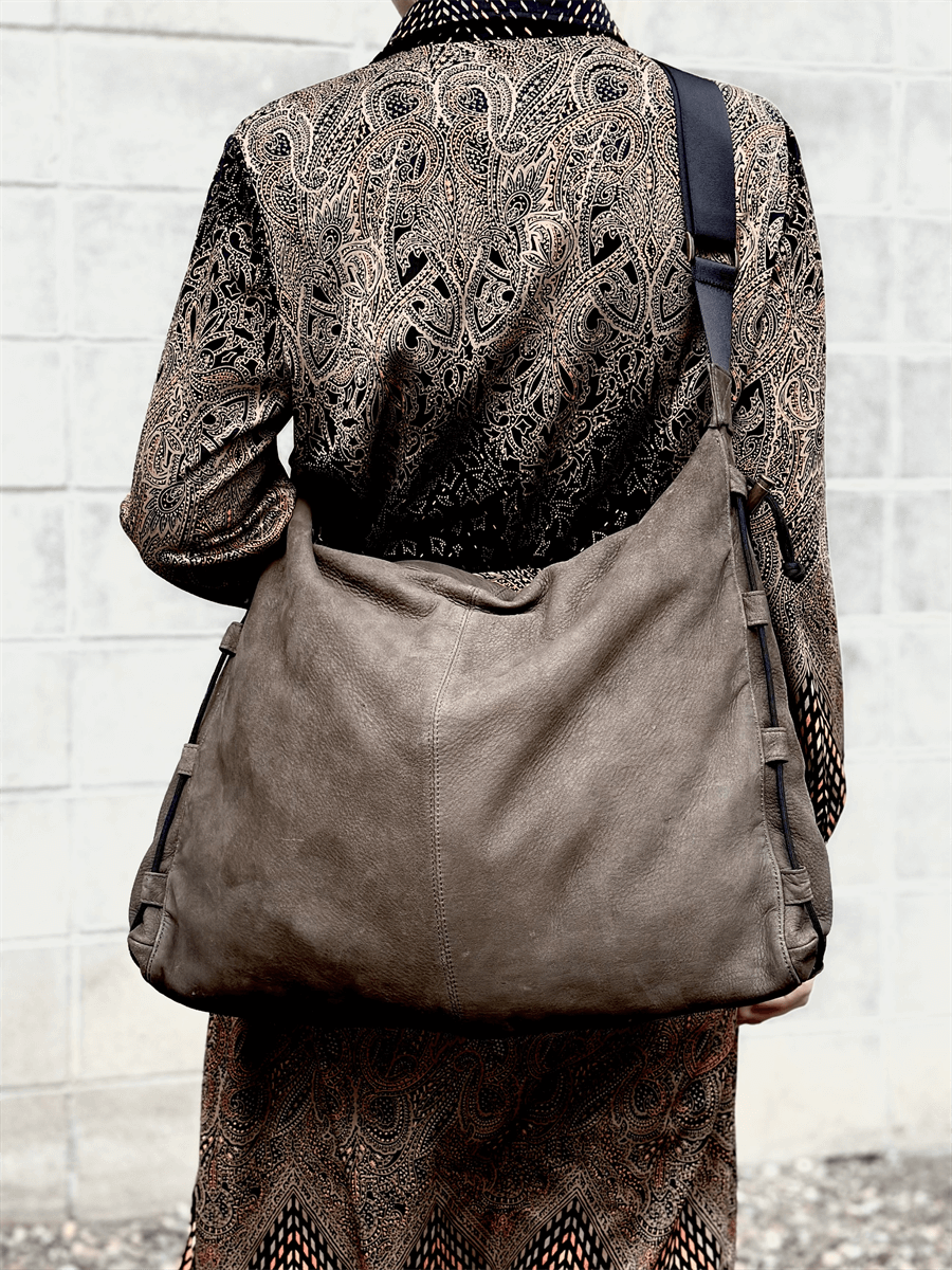 天然エゾ鹿革のショルダーバッグ